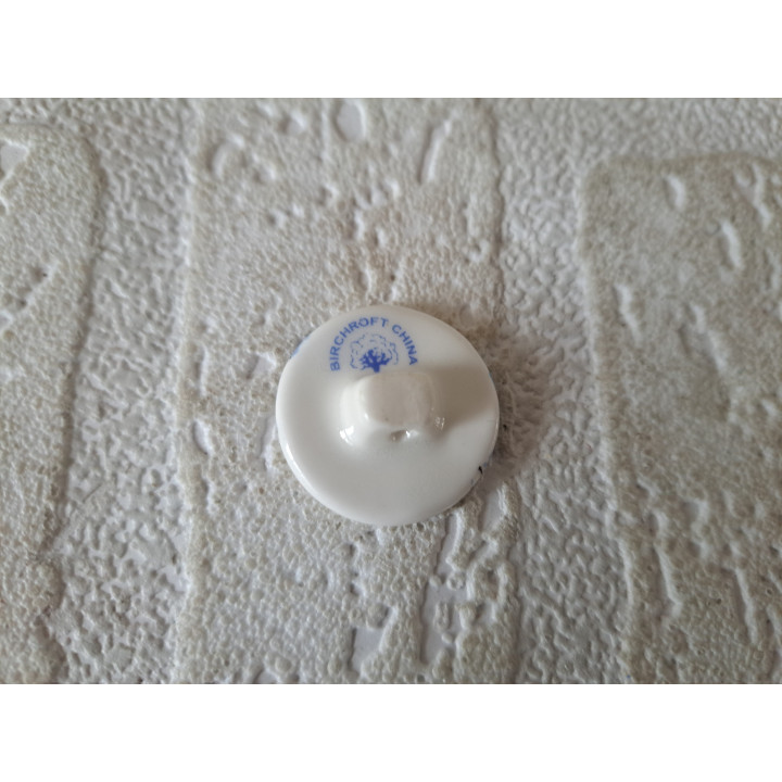 Porcelain Button Sleeping Penguin Birchcroft D2.5cm