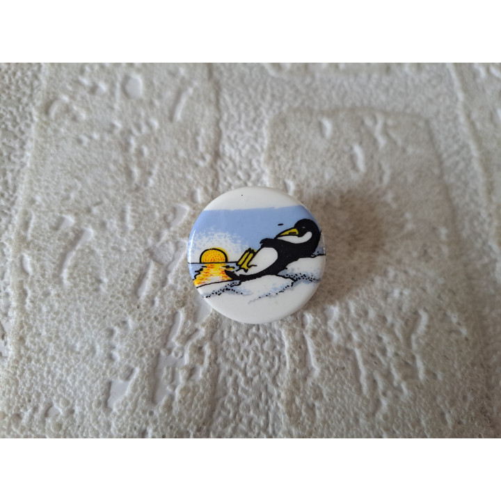 Porcelain Button Sleeping Penguin Birchcroft D2.5cm