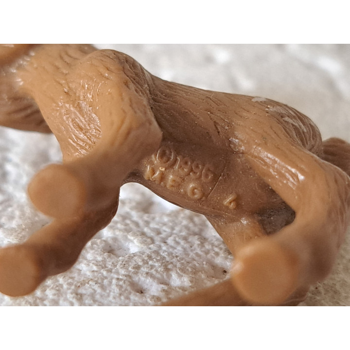 Reekalfje, MEG 1996, rubber 4x1.5x4cm - dierfiguren