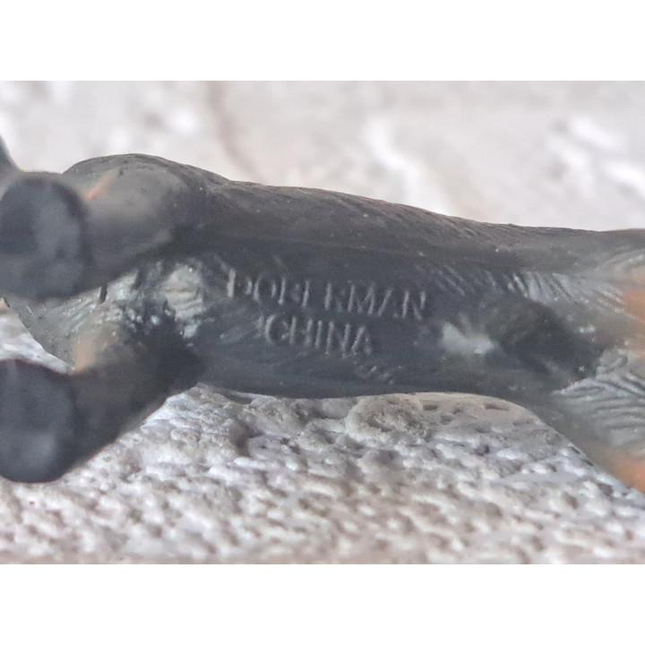 Doberman hond, rubber 5.5x1.5x4cm - dierfiguren