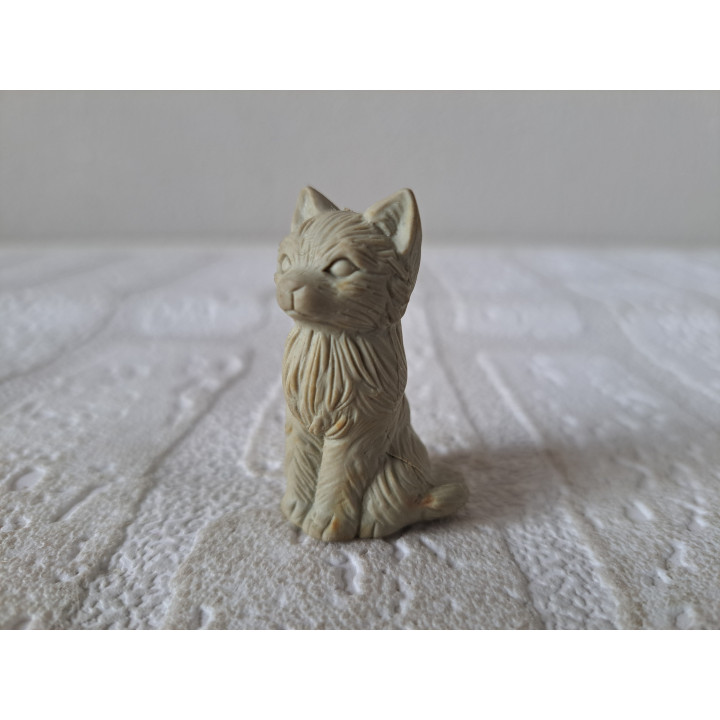 Zittende poes gemaakt in Japan, 2.5x2.5x4.5cm, Gum - gummetjes
