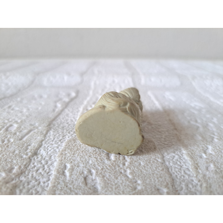 Zittende poes gemaakt in Japan, 2.5x2.5x4.5cm, Gum - gummetjes