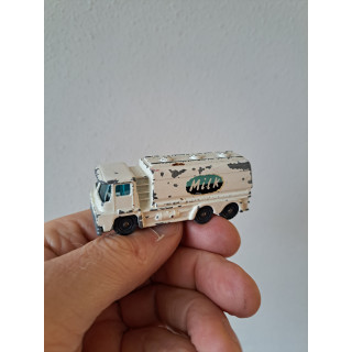 Guy motors Warrior tankwagen MILK 1:64 Husky models (2)