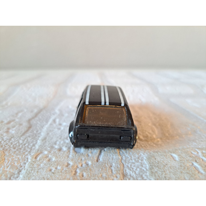 Volkswagen Golf MK1 GTI 1:64 Maisto - modelauto