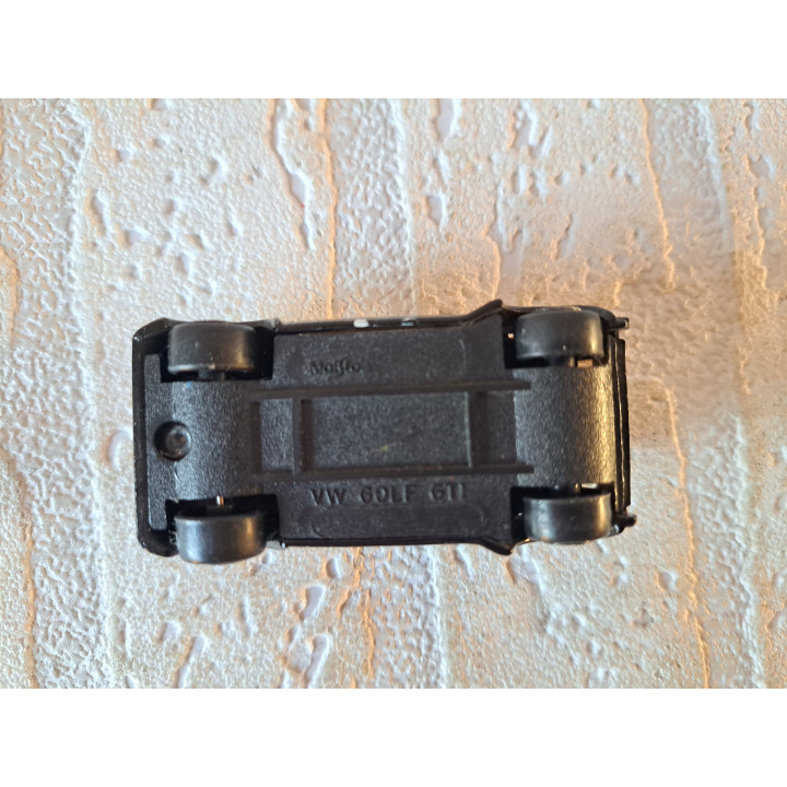 Volkswagen Golf MK1 GTI 1:64 Maisto - modelauto