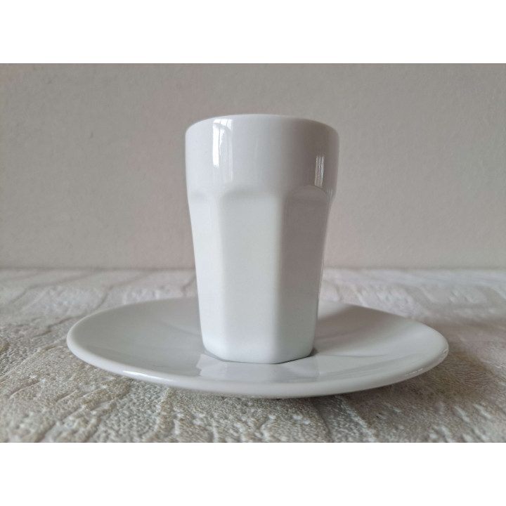 Kop en schotel met brandweerkraan, porselein D12.5xH8cm - handgemaakt