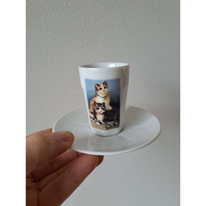 Kop en schotel met poesen tekening, porselein D12.5xH8cm - handgemaakt