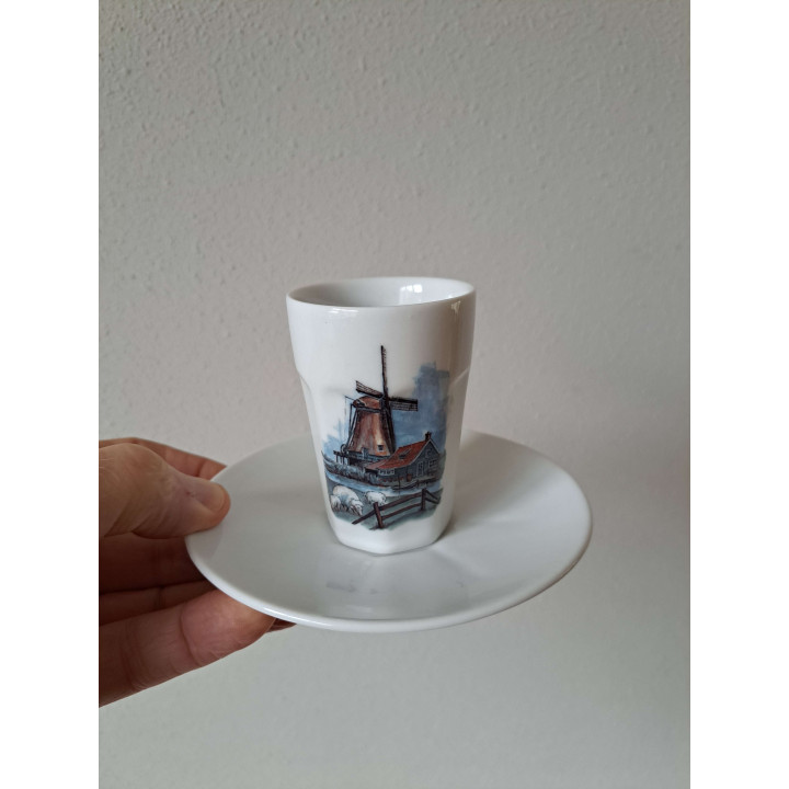 Kop en schotel met molen en schapen, porselein D12.5xH8cm - handgemaakt