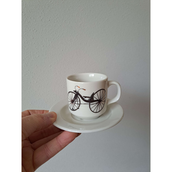 Kop en schotel met Macmillan fiets, porselein D13xH8cm - handgemaakt
