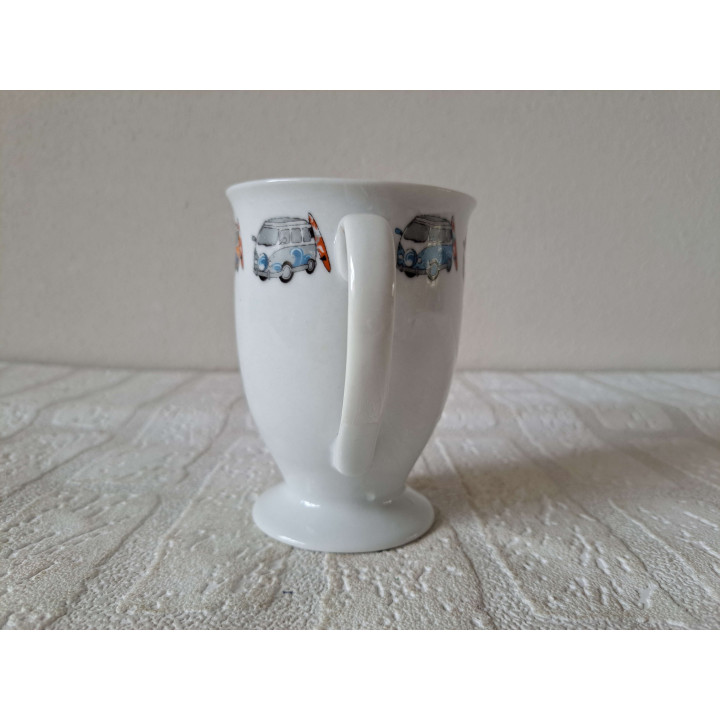 Beker Volkswagen bussen met surfplank, porselein D8.5xH11cm - handgemaakt