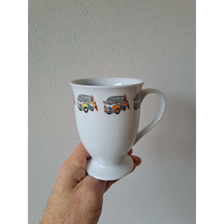Beker Volkswagen bussen met surfplank, porselein D8.5xH11cm - handgemaakt