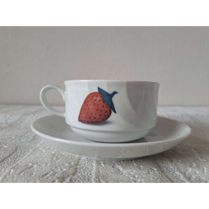 Kop en schotel met aardbeien, porselein D14.5x.H6cm - handgemaakt