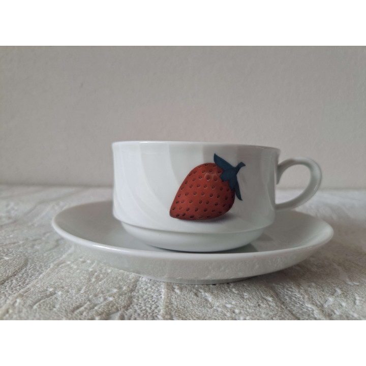 Kop en schotel met aardbeien, porselein D14.5x.H6cm - handgemaakt