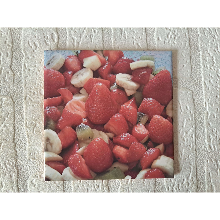 Wandtegel aardbeien-banaan-kiwi, aardewerk 15x15x0.5cm (a) - handgemaakt