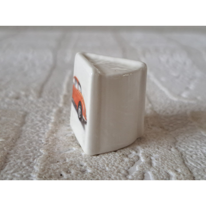 Boekje met Volkswagen kever, porselein 2.5x2.5x2.5cm - handgemaakt