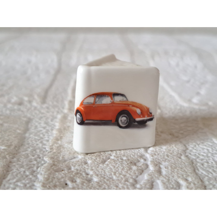 Boekje met Volkswagen kever, porselein 2.5x2.5x2.5cm - handgemaakt