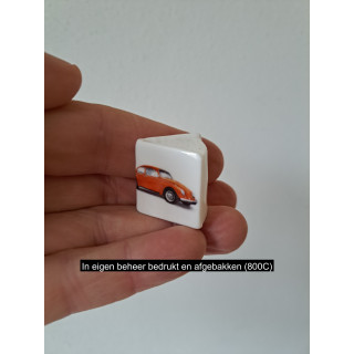 Boekje met Volkswagen kever, porselein 2.5x2.5x2.5cm