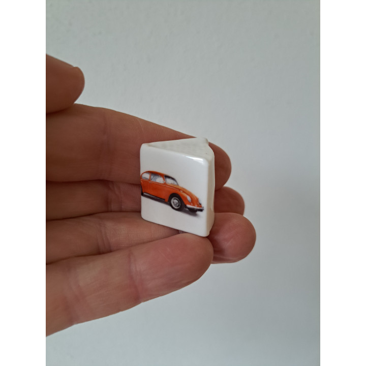 Boekje met Volkswagen kever, porselein 2.5x2.5x2.5cm - handgemaakt