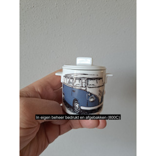 Suikerpotje met blauwe Volkswagen bus, porselein D7xH8cm