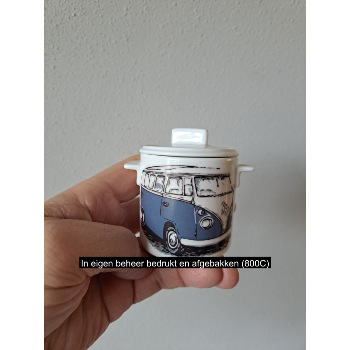 Suikerpotje met blauwe Volkswagen bus, porselein D7xH8cm