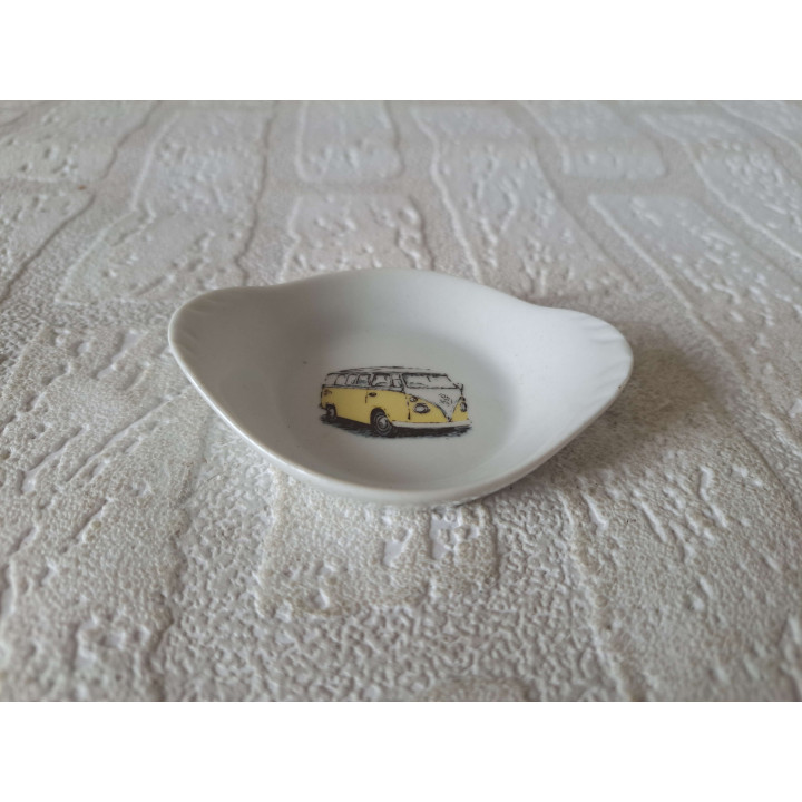 Amuseschaaltje van porselein met gele Volkswagen bus 9x7x2cm - handgemaakt