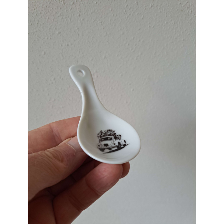 Amuselepel met Volkswagen kever, porselein 10x5x5cm - handgemaakt