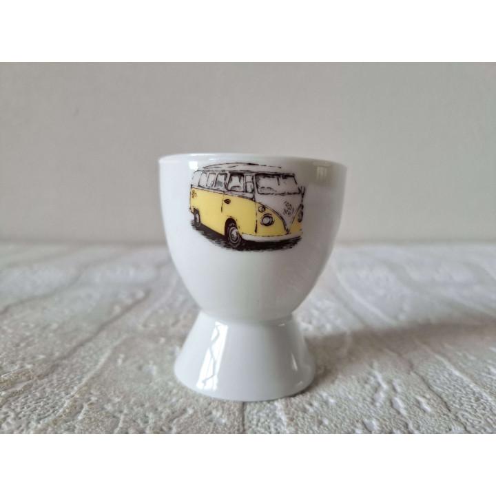 Eierdopje met gele Volkswagen bus, porselein D4.5xH6cm - handgemaakt