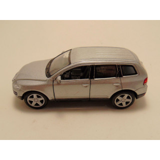 Volkswagen Touareg 2003 Kinsmart 1:38 zilverkleurig