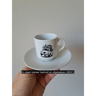 Kop en schotel met Volkswagen kever, porselein D14xH8cm