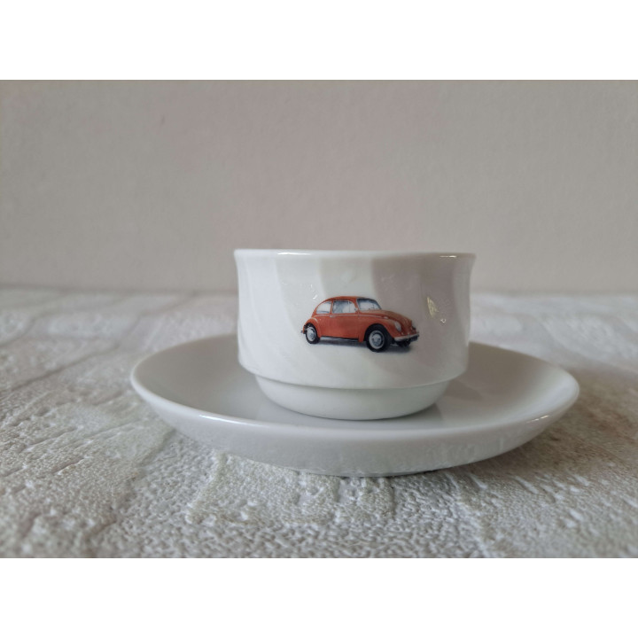 Kop en schotel Volkswagen kever, porselein D11.5xH4.5cm - handgemaakt
