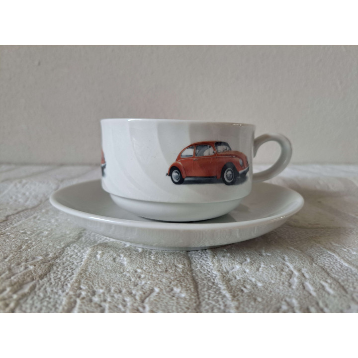 Kop en schotel Volkswagen kever, porselein D14.5xH6cm - handgemaakt