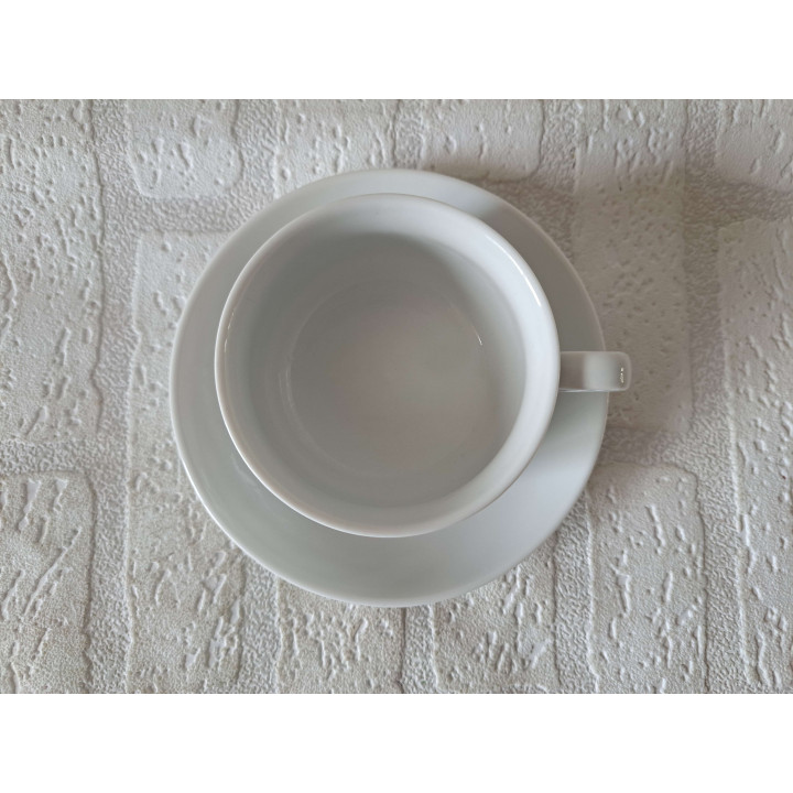 Kop en schotel Volkswagen kever, porselein D14.5xH6cm - handgemaakt