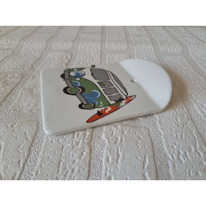 Kaasplank Volkswagen met surfplank, porselein 12.5x16cm gn - handgemaakt