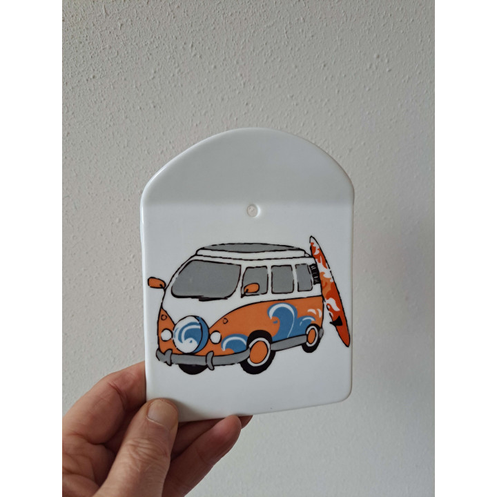 Kaasplank Volkswagen met surfplank, porselein 12.5x16cm oe - handgemaakt