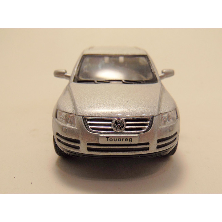 Volkswagen Touareg 2003 Kinsmart 1:38 zilverkleurig