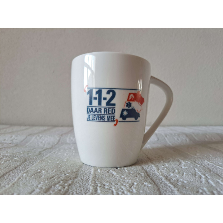Mok beker met 112 Daar red je levens mee, Porselein D8xH10cm - handgemaakt