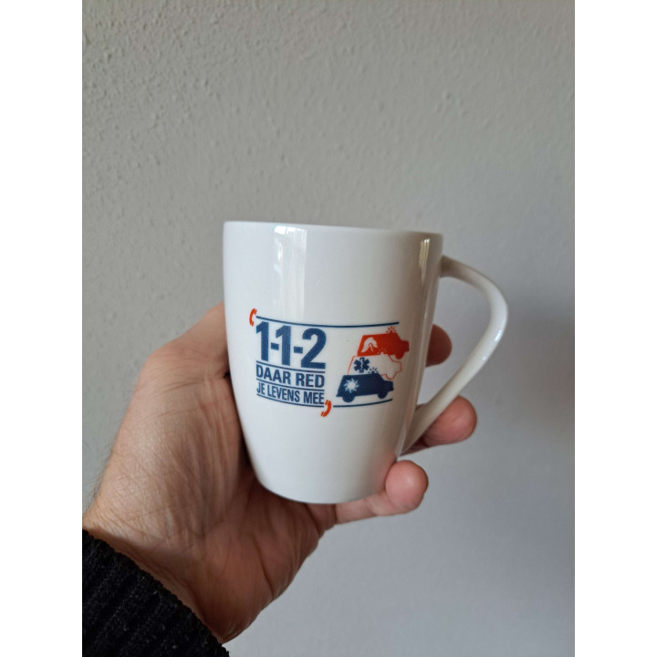 Mok beker met 112 Daar red je levens mee, Porselein D8xH10cm - handgemaakt