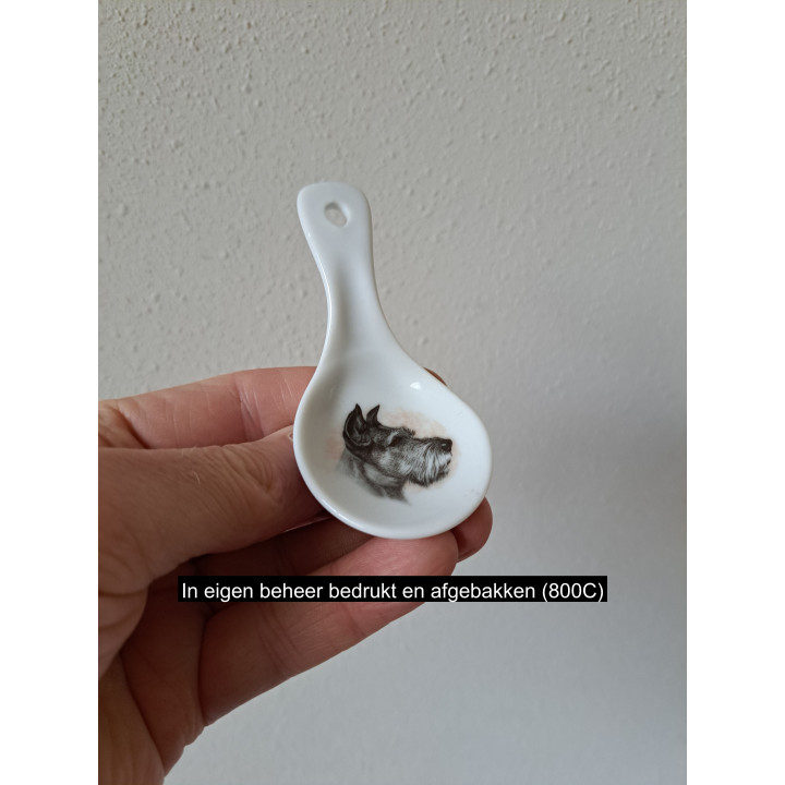 Amuselepel met Schnauzer hond, porselein 10x5x5cm