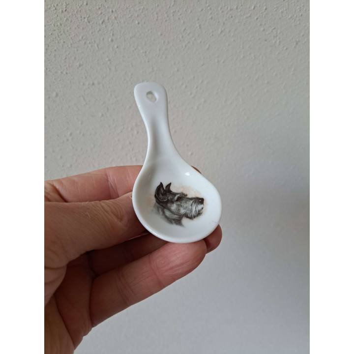 Amuselepel met Schnauzer hond, porselein 10x5x5cm - handgemaakt