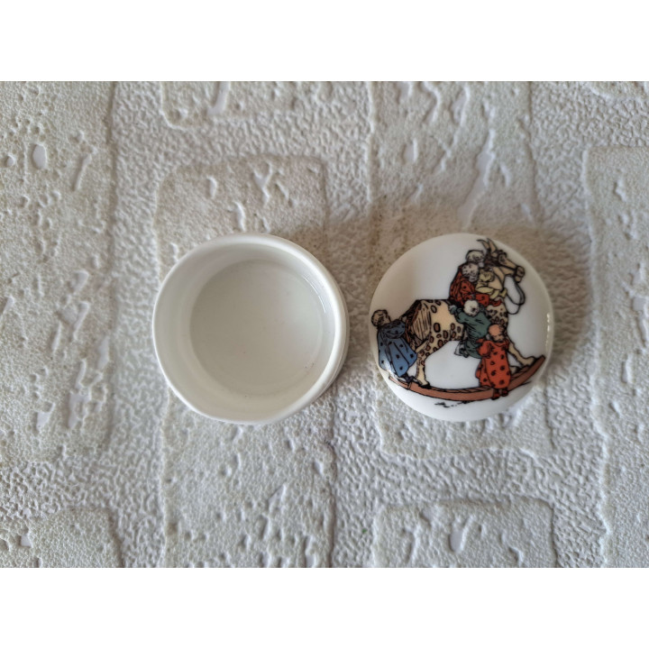 Pillendoosje met hobbelpaard en kinderen, porselein D4.5xH2.5cm - handgemaakt
