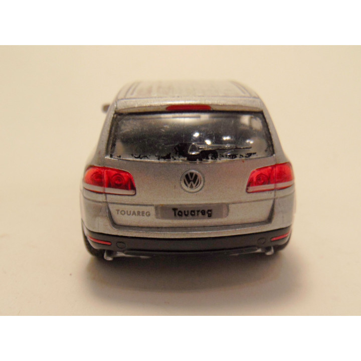 Volkswagen Touareg 2003 Kinsmart 1:38 zilverkleurig