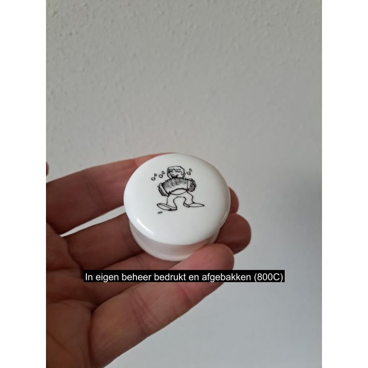 Pillendoosje met accordeonspeler porselein D4.5xH2.5cm