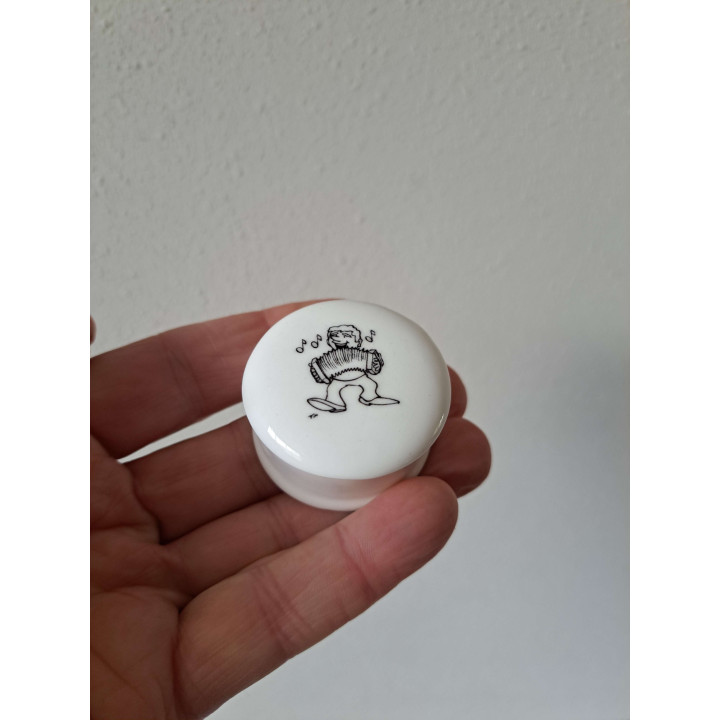 Pillendoosje met accordeonspeler porselein D4.5xH2.5cm - handgemaakt