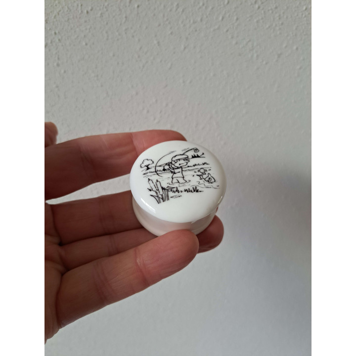 Pillendoosje met golfspeler porselein D4.5xH2.5cm - handgemaakt
