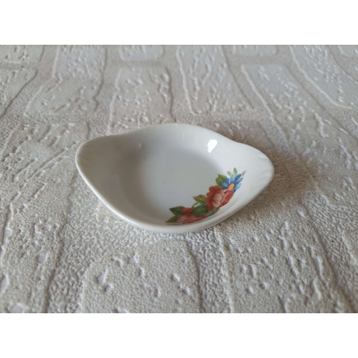 Amuseschaal met rozen bloemen, porselein 9x7x2cm - handgemaakt