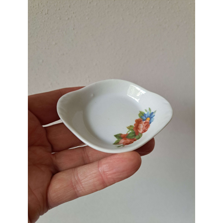 Amuseschaal met rozen bloemen, porselein 9x7x2cm - handgemaakt