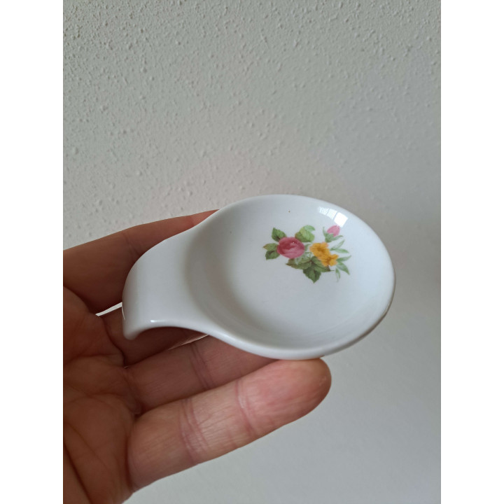 Amuseschaal met bloemen, porselein 9x7x2cm - handgemaakt