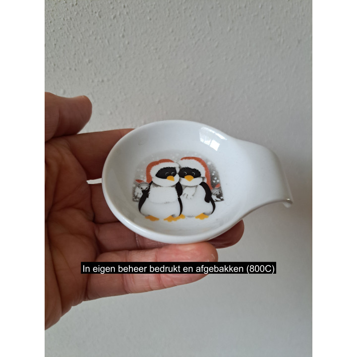 Amuseschaal met Pinguins met muts, porselein 9x7x2cm