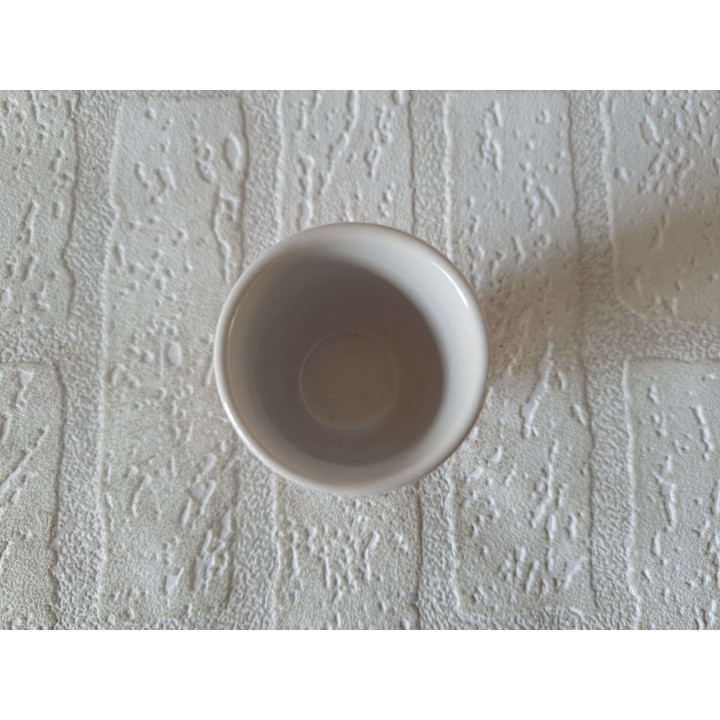 Eierdopje met Chihuahua  hond, porselein D5xH7cm - handgemaakt