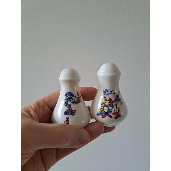 Chinese peper en zoutstel, porselein D5xH8cm